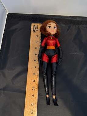 The Incredibles 2- Mrs Incredible 12” Figure Helen Parr fully articulate